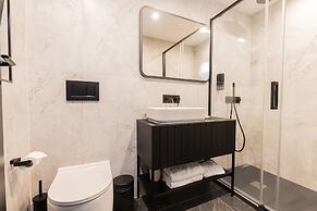 The Londoner Hotel St. Julians