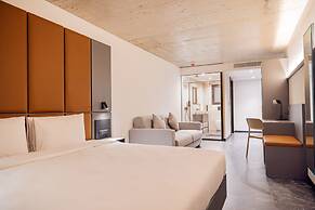 The Londoner Hotel St. Julians