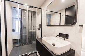 The Londoner Hotel St. Julians