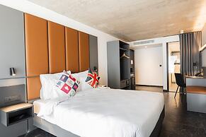 The Londoner Hotel St. Julians