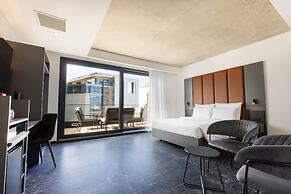 The Londoner Hotel St. Julians