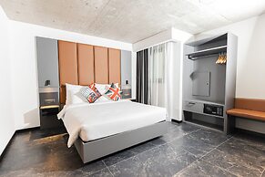 The Londoner Hotel St. Julians