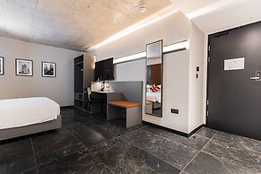 The Londoner Hotel St. Julians