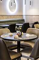 The Londoner Hotel St. Julians