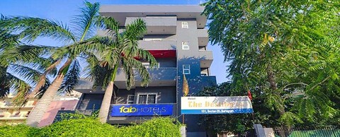 Fabhotel Doom Stay Inn