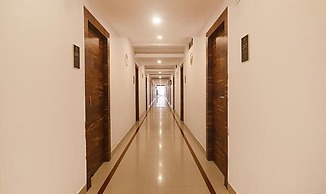 Fabhotel Twin Tree Suites