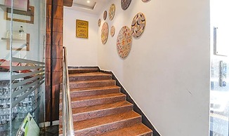 Fabhotel Twin Tree Suites