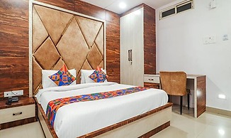 Fabhotel Twin Tree Suites
