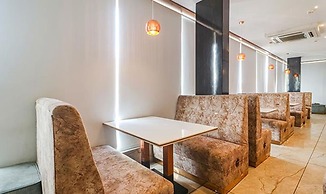 Fabhotel Twin Tree Suites