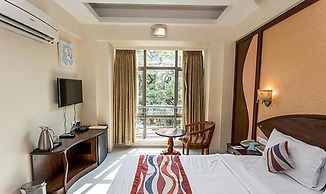 Fabhotel Poco Loco