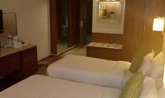 Fabhotel Prime Hampshire Plaza