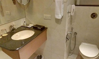 Fabhotel Prime Hampshire Plaza