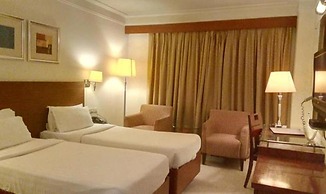 Fabhotel Prime Hampshire Plaza