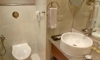 Fabhotel Prime Hampshire Plaza