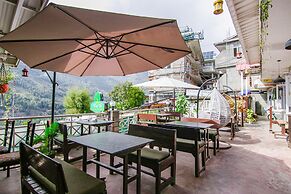 Fabhotel Nirvana Deluxe