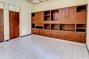 SPOT ON 92319 White House Syariah