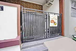 OYO 92435 Sunlo Cozy Home Family Homestay Syariah