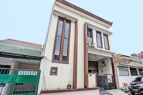 OYO 92435 Sunlo Cozy Home Family Homestay Syariah