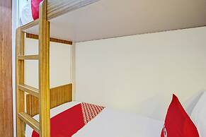 OYO 92435 Sunlo Cozy Home Family Homestay Syariah