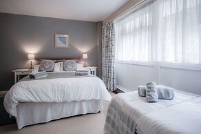 17 Beach Court - 2 Bed Apartment - Saundersfoot