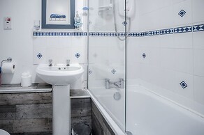 17 Beach Court - 2 Bed Apartment - Saundersfoot