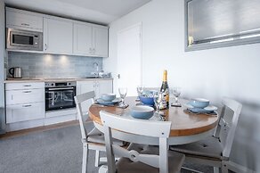 17 Beach Court - 2 Bed Apartment - Saundersfoot