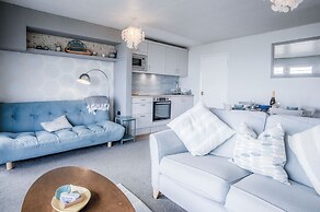 17 Beach Court - 2 Bed Apartment - Saundersfoot