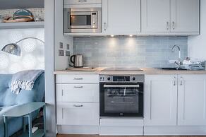 17 Beach Court - 2 Bed Apartment - Saundersfoot