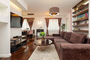 Family Unique Apartment Wola by Renters