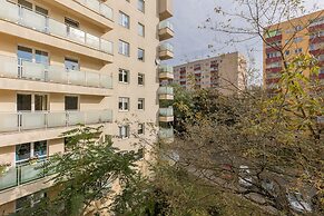 Family Unique Apartment Wola by Renters