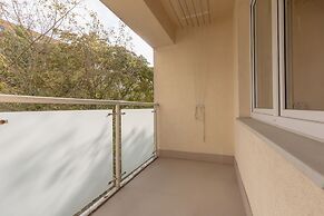 Family Unique Apartment Wola by Renters