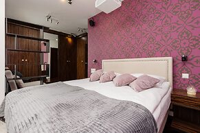 Family Unique Apartment Wola by Renters