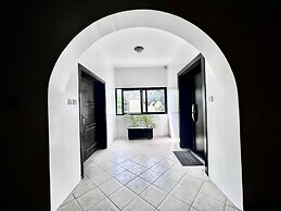 Luxury, Contemporary 4-bed Apartment in Ikoyi