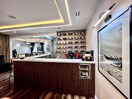 Luxury, Contemporary 4-bed Apartment in Ikoyi