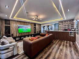 Luxury, Contemporary 4-bed Apartment in Ikoyi