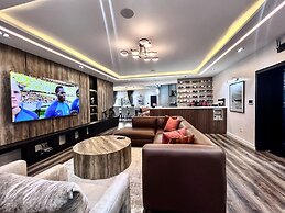 Luxury, Contemporary 4-bed Apartment in Ikoyi