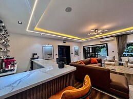 Luxury, Contemporary 4-bed Apartment in Ikoyi