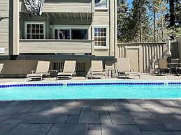 Walk to Mammoth Ski Lifts at Canyon Lodge Condo