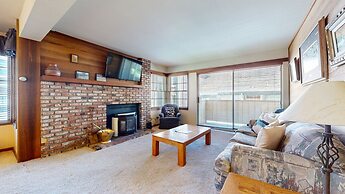 Walk to Mammoth Ski Lifts at Canyon Lodge Condo