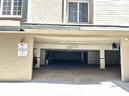 Walk to Mammoth Ski Lifts at Canyon Lodge Condo