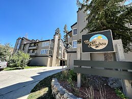 Walk to Mammoth Ski Lifts at Canyon Lodge Condo