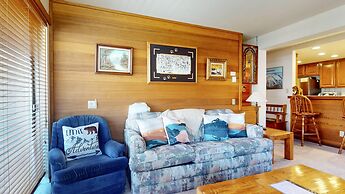 Walk to Mammoth Ski Lifts at Canyon Lodge Condo