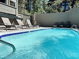 Walk to Mammoth Ski Lifts at Canyon Lodge Condo