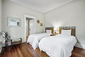 Casa Doble - Two Units, One Location!