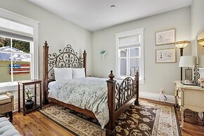 Casa Doble - Two Units, One Location!