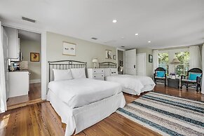 Casa Doble - Two Units, One Location!