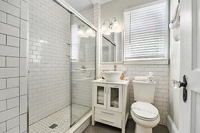 Casa Doble - Two Units, One Location!