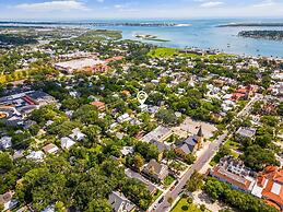 Casa Doble - Two Units, One Location!