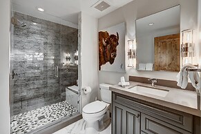 Luxury 3 Bedroom Condo at The Arrabelle by RedAwning - Save 20% on 7+ 