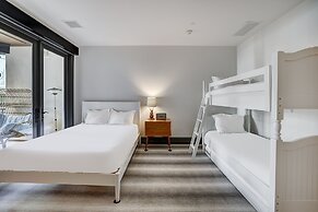 Luxury 3 Bedroom Condo at The Arrabelle by RedAwning - Save 20% on 7+ 